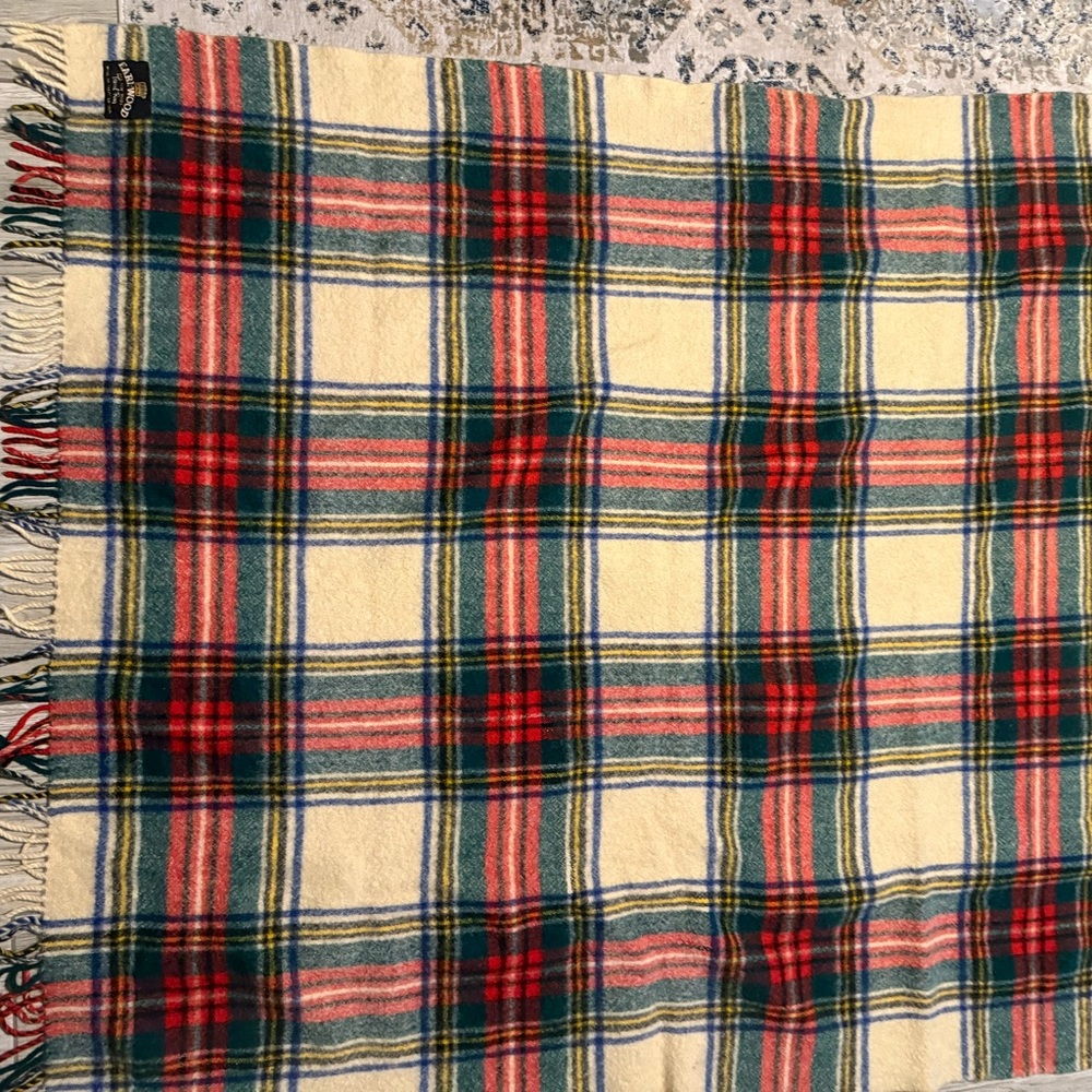 VINTAGE EARL-WOOD WOOL TRAVEL THROW